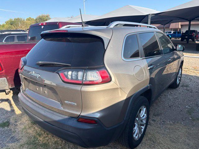 Used 2019 Jeep Cherokee Latitude w/ Cold Weather Group AWD/4WD image 4