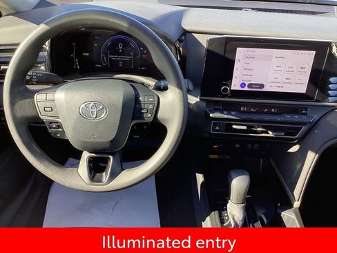 Used 2025 Toyota Camry LE image 14