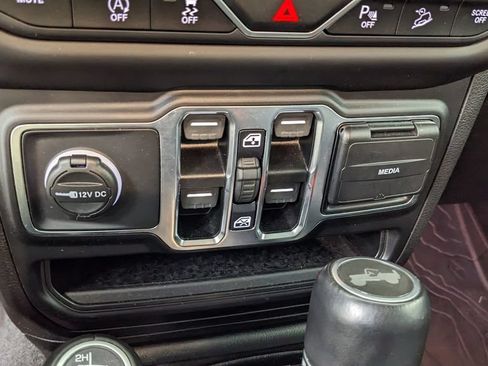 Used 2021 Jeep Wrangler Unlimited Sahara AWD/4WD image 30