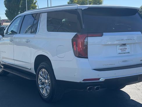 Used 2025 GMC Yukon XL Denali AWD/4WD image 6