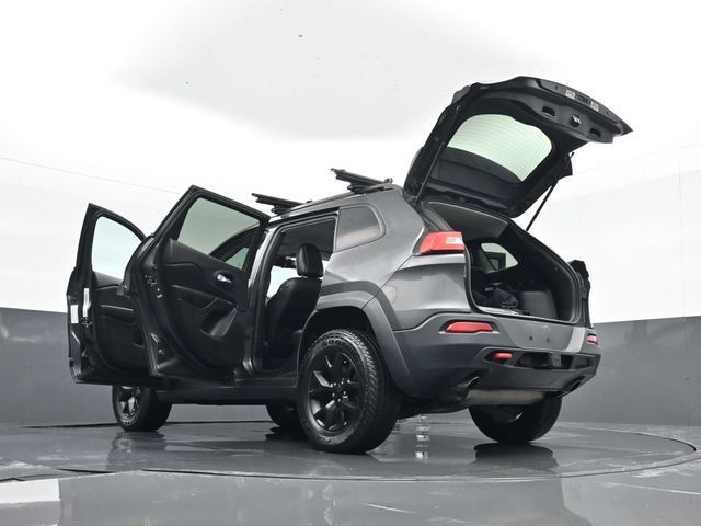 Used 2016 Jeep Cherokee Trailhawk w/ Leather Interior Group AWD/4WD image 32