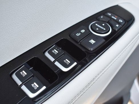 Used 2018 Kia Sorento SX image 15