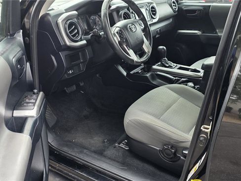 Used 2016 Toyota Tacoma SR5 w/ Towing Package RWD image 15