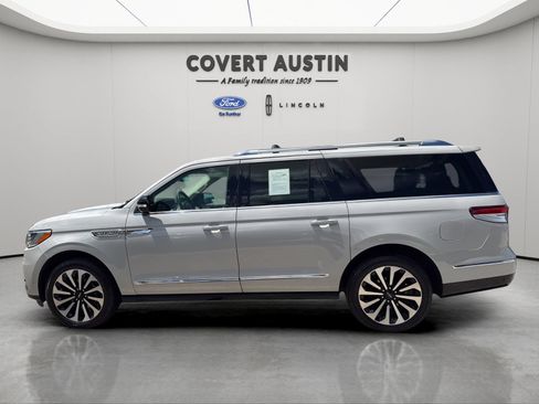 Used 2022 Lincoln Navigator L Reserve AWD/4WD image 2