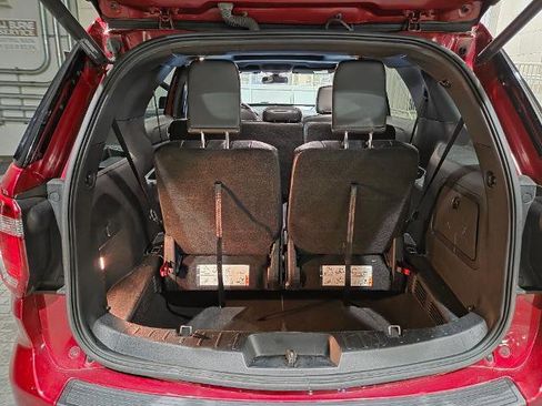 Used 2018 Ford Explorer XLT w/ Equipment Group 202A image 13