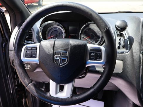 Used 2017 Dodge Grand Caravan GT FWD image 34
