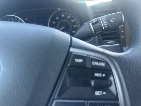 Used 2017 Hyundai Elantra SE image 7