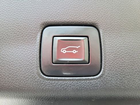 Used 2022 Chevrolet TrailBlazer RS w/ Sun and Liftgate Package FWD image 8