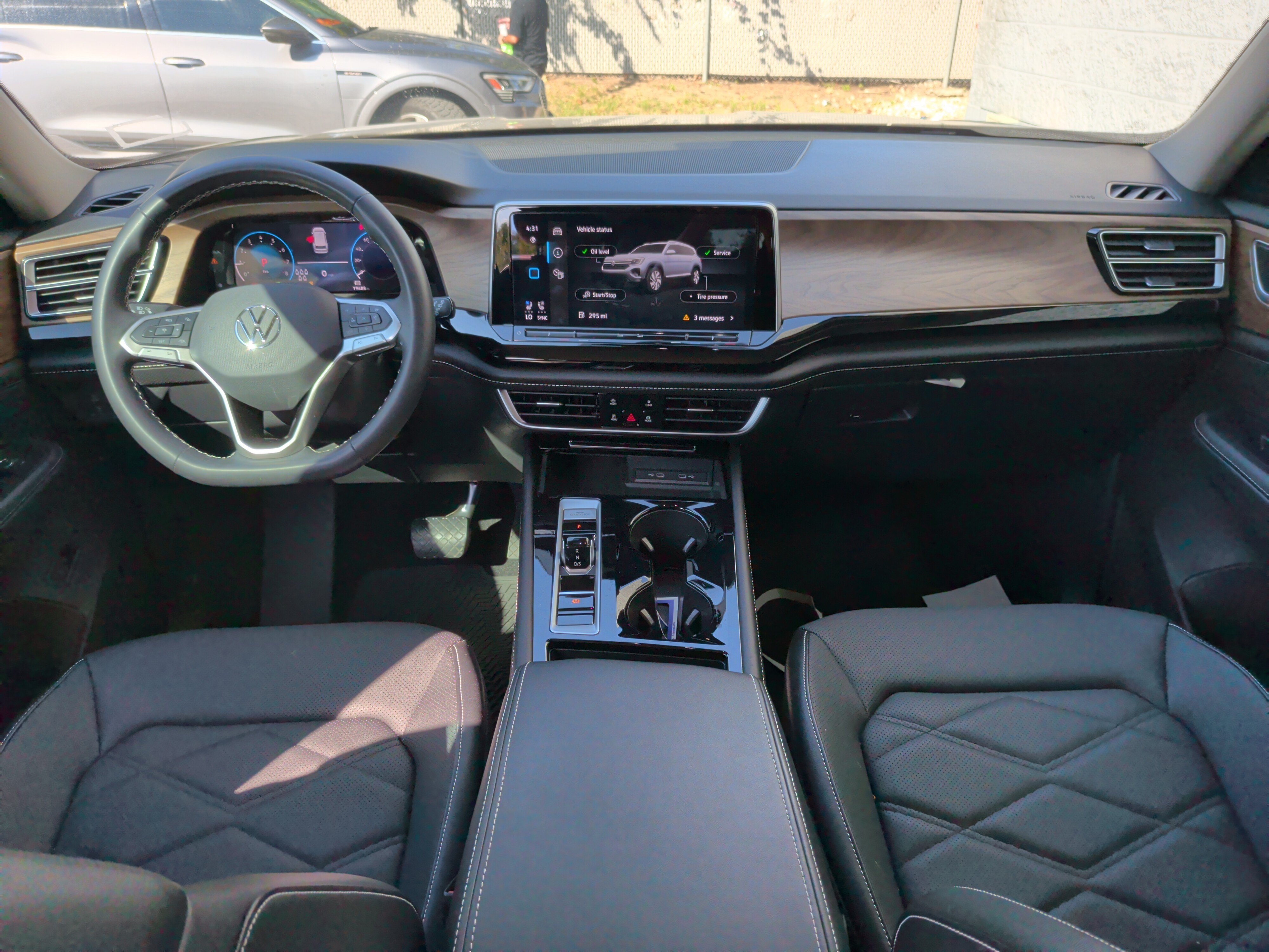 Used 2024 Volkswagen Atlas SE w/ Black Wheel Package FWD image 28