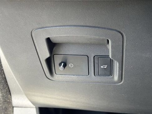 Used 2021 Land Rover Range Rover Velar R-Dynamic S image 31