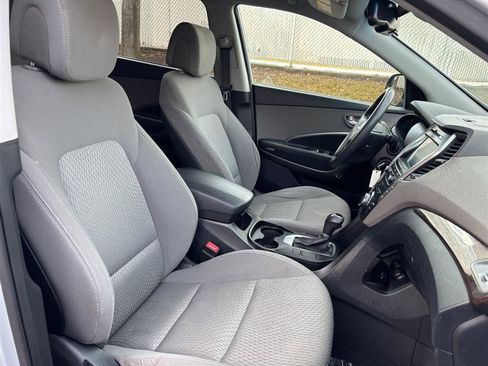 Used 2017 Hyundai Santa Fe SE image 16