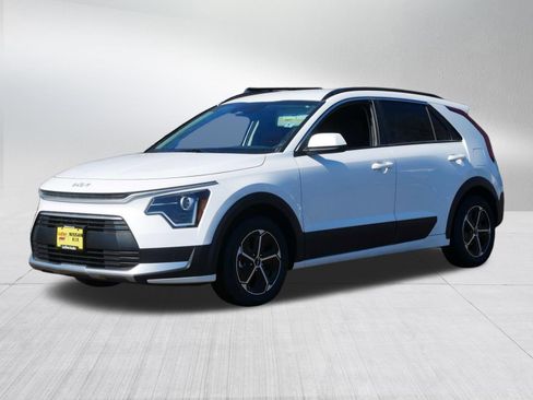Certified 2023 Kia Niro LX image 3