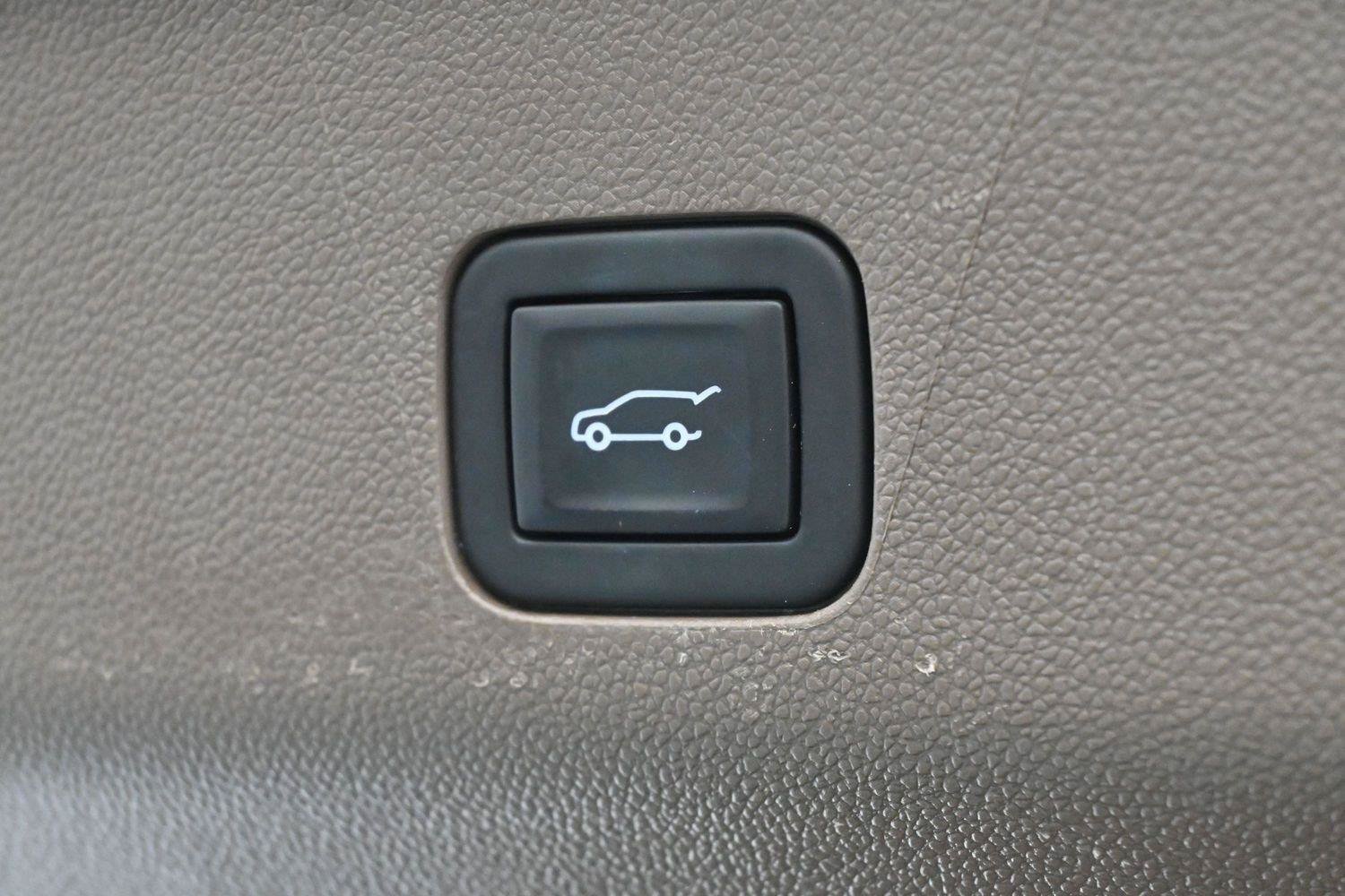 Used 2023 GMC Yukon XL Denali AWD/4WD image 12