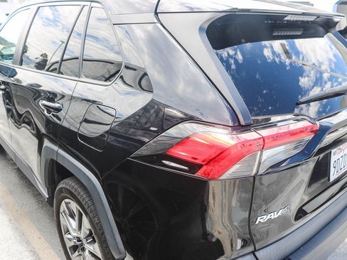 Used 2022 Toyota RAV4 XLE Premium FWD image 12