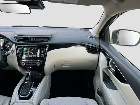 Used 2022 Nissan Rogue Sport SL FWD image 23