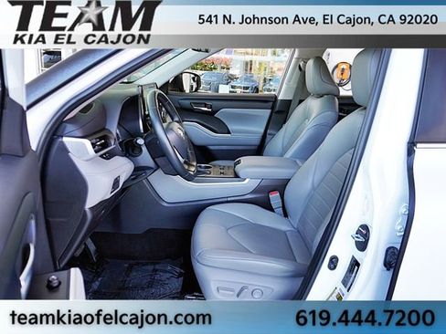 Used 2023 Toyota Highlander XLE FWD image 14