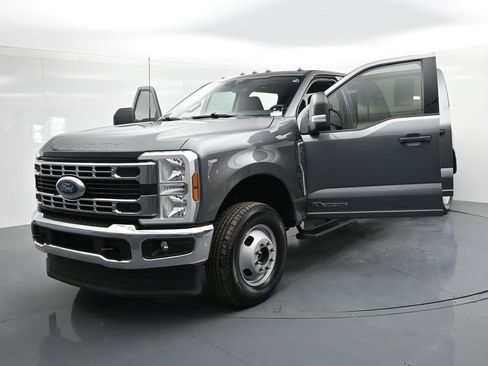 Used 2025 Ford F350 XLT image 27