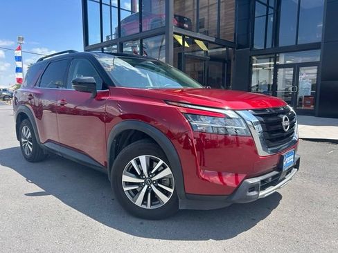 Used 2024 Nissan Pathfinder SL FWD image 1