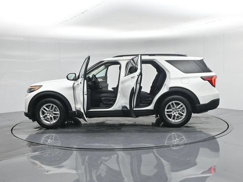 New 2026 Ford Explorer Active RWD image 6