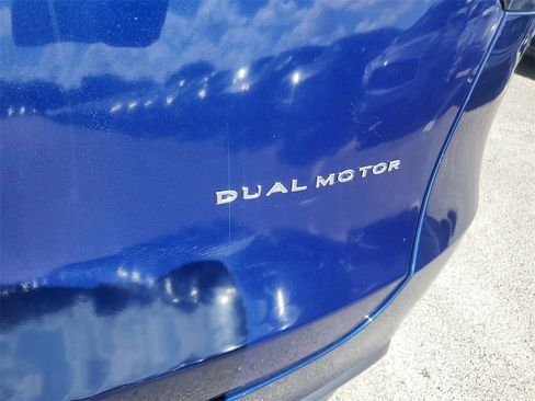 Used 2022 Tesla Model Y Long Range image 5