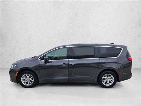 Used 2023 Chrysler Pacifica Touring-L FWD image 9
