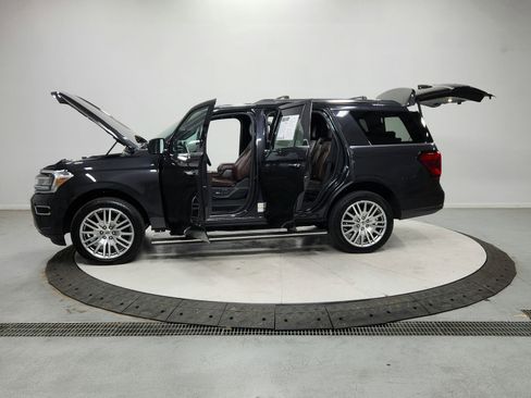 Used 2024 Ford Expedition Limited AWD/4WD image 12