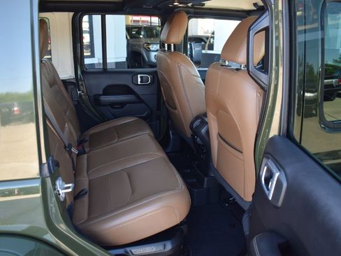 Used 2021 Jeep Wrangler Unlimited Sahara w/ Safety Group image 11