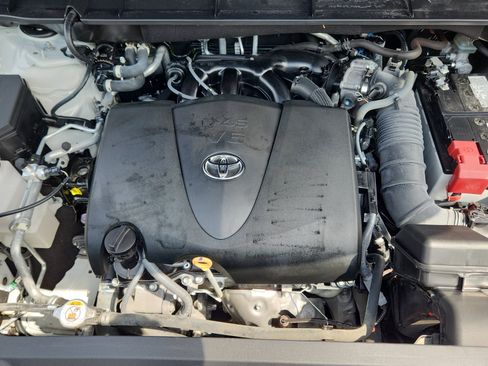 Used 2022 Toyota Highlander XLE AWD/4WD image 22