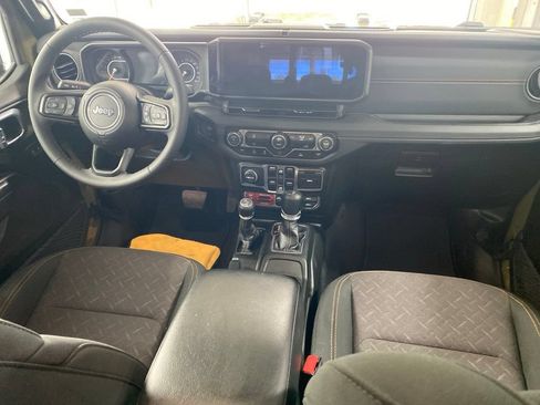 Used 2026 Jeep Gladiator Mojave AWD/4WD image 4