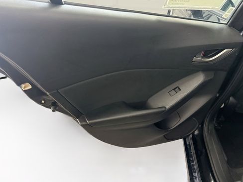 Used 2014 MAZDA MAZDA3 i SV FWD image 25