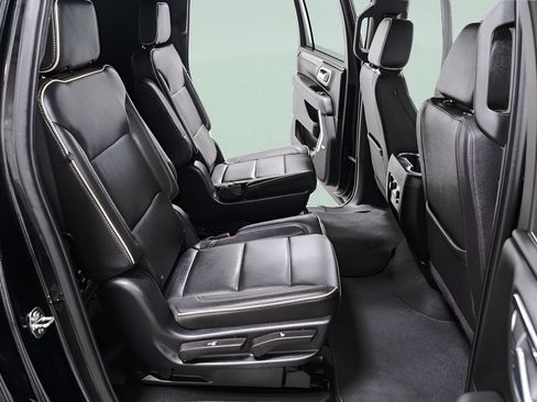 Used 2023 Chevrolet Suburban Premier AWD/4WD image 30