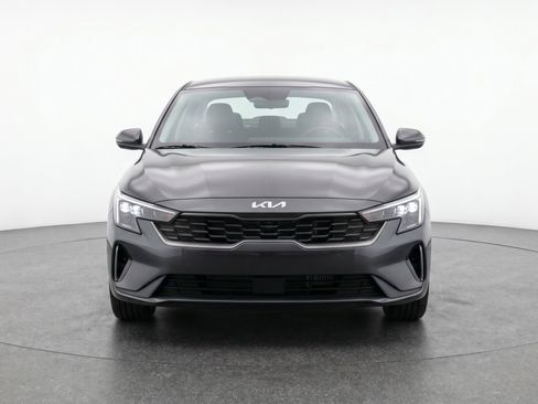 Used 2025 Kia K4 LXS image 2