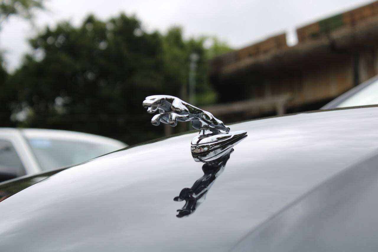 Used 2012 Jaguar XF RWD image 12