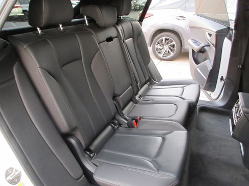 Used 2020 Audi Q8 Premium Plus image 21