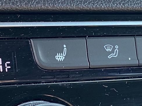 Used 2022 Volkswagen Atlas Cross Sport SE w/ Panoramic Sunroof Package image 16