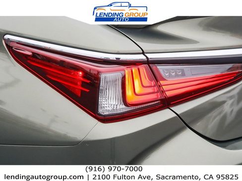 Used 2019 Lexus ES 300h image 8