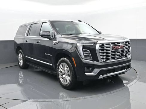 Used 2025 GMC Yukon XL Denali AWD/4WD image 3