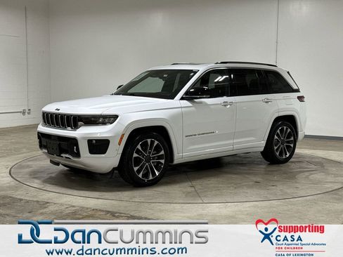 Used 2022 Jeep Grand Cherokee Overland w/ Luxury Tech Group IV AWD/4WD image 1