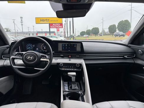 Used 2025 Hyundai Elantra Limited FWD image 35