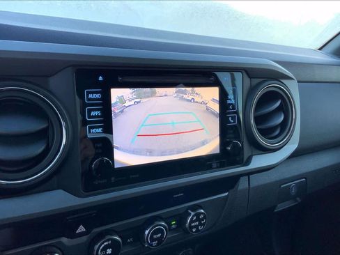 Used 2019 Toyota Tacoma TRD Off-Road w/ Technology Package AWD/4WD image 28