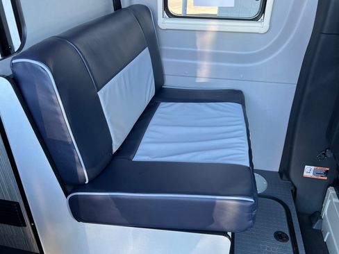 Used 2022 Mercedes-Benz Sprinter 2500 image 9