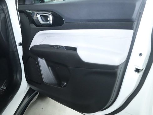 Used 2025 Jeep Compass Limited AWD/4WD image 32