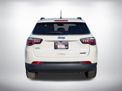 Used 2020 Jeep Compass Latitude FWD image 4