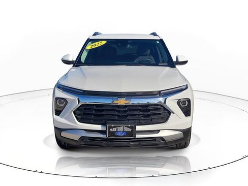 Used 2025 Chevrolet TrailBlazer LT AWD/4WD image 2