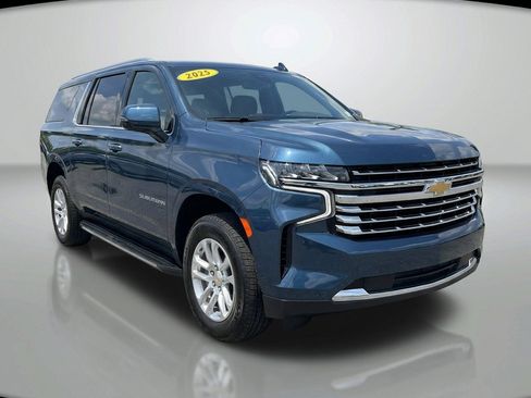 Used 2025 Chevrolet Suburban Premier AWD/4WD image 2