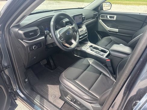 Used 2023 Ford Explorer XLT w/ Equipment Group 202A AWD/4WD image 20