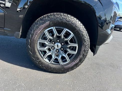 Used 2025 Chevrolet Colorado Z71 AWD/4WD image 8
