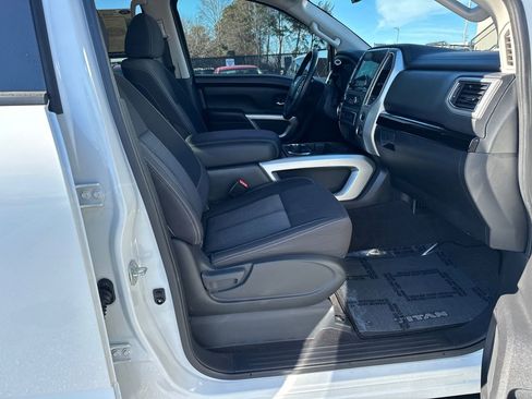 Used 2021 Nissan Titan SV w/ SV Convenience Package image 13