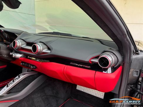 Used 2018 Ferrari 812 Superfast RWD image 33