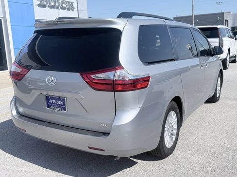 Used 2017 Toyota Sienna XLE w/ XLE Navigation Package FWD image 7